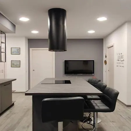 De Angeli District Apartment Milan